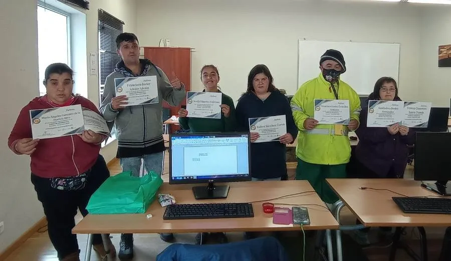 Foto 2 - Un total de 76 personas han participado en la &uacute;ltima tanda de 2022 de los cursos de nuevas tecnolog&iacute;as