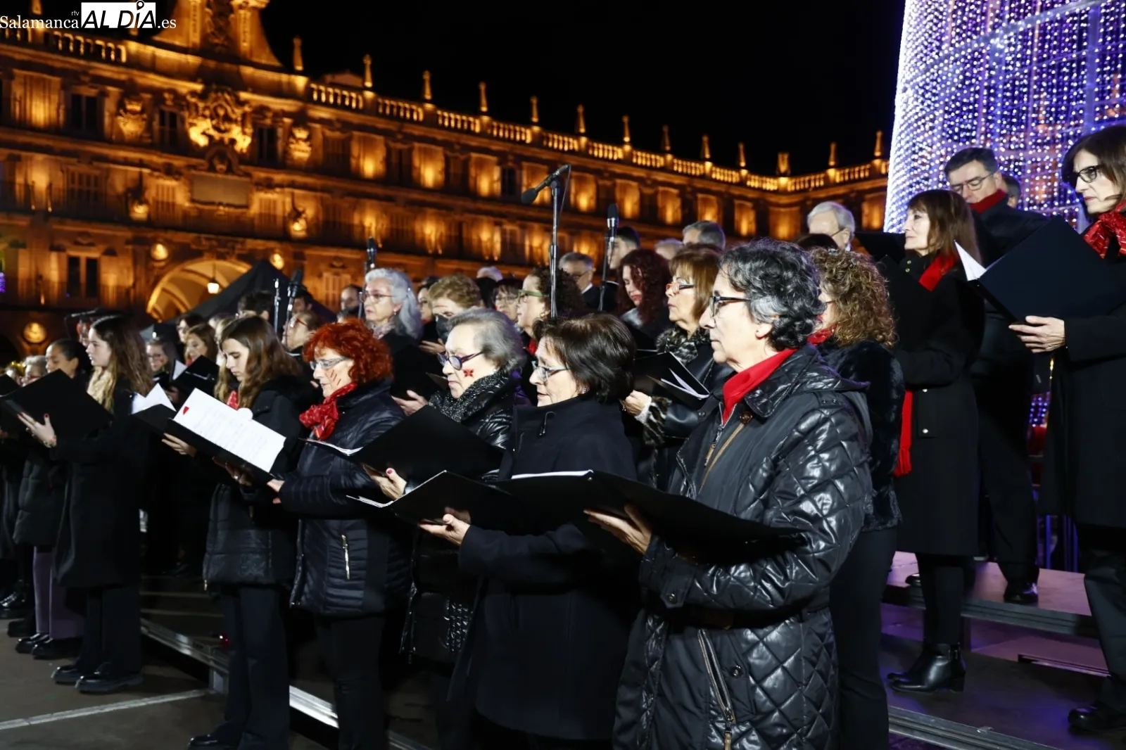 Concierto del coro Juvenil y la Coral Polifónica Ciudad de Salamanca en la Plaza Mayor. Fotos: David Sañudo