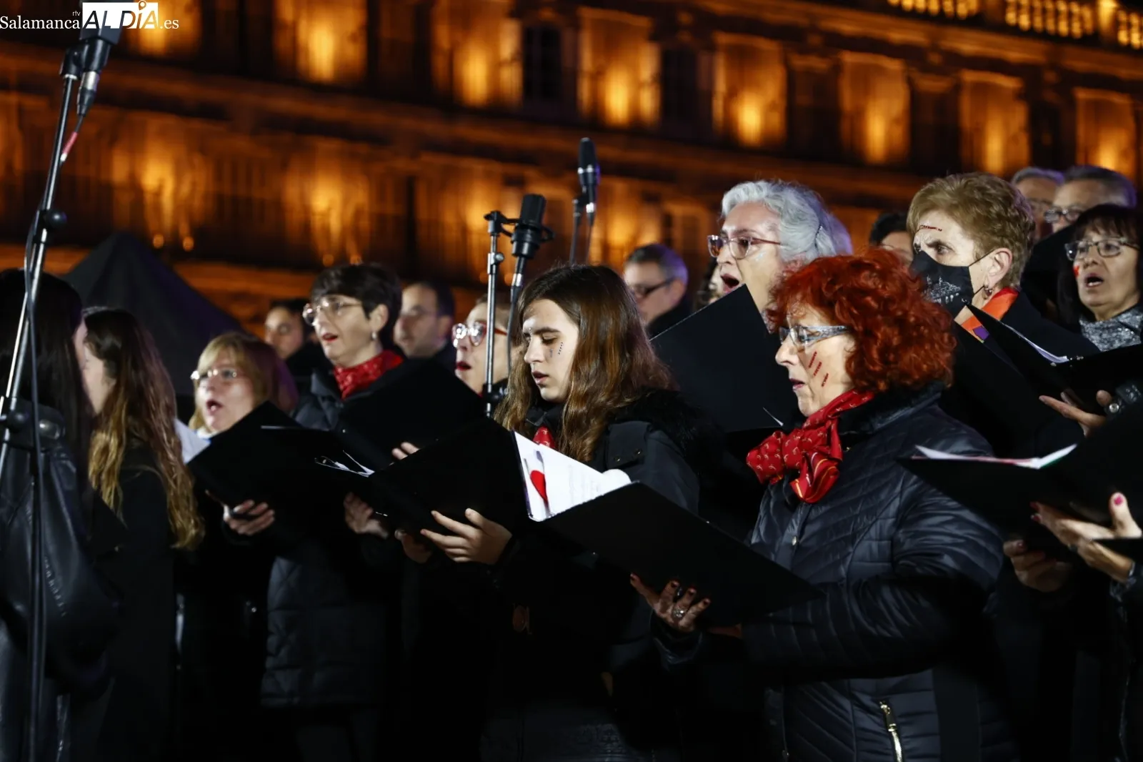 Concierto del coro Juvenil y la Coral Polifónica Ciudad de Salamanca en la Plaza Mayor. Fotos: David Sañudo