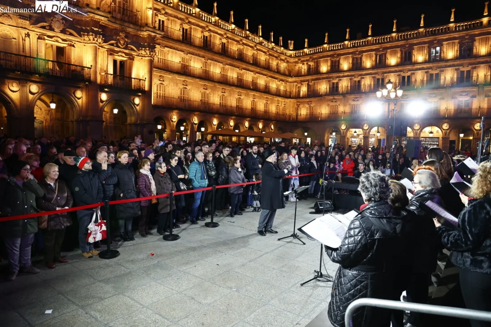 Concierto del coro Juvenil y la Coral Polifónica Ciudad de Salamanca en la Plaza Mayor. Fotos: David Sañudo