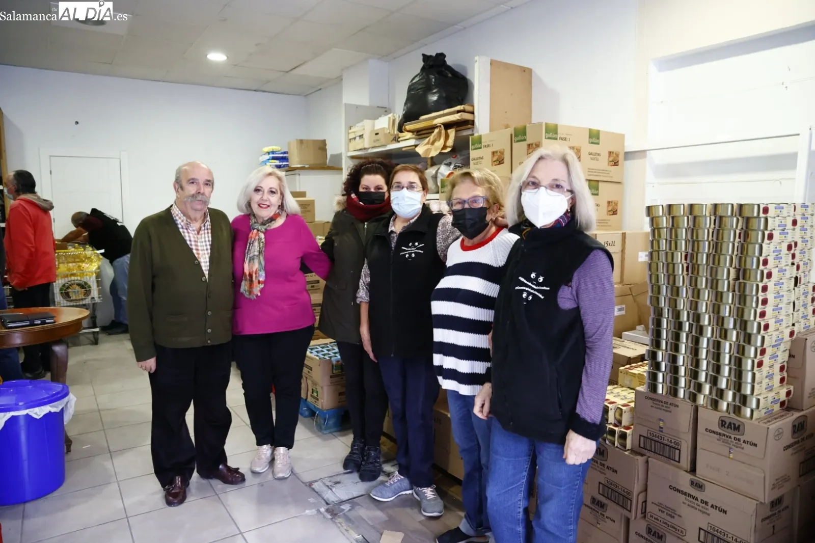 Reparto de menús navideños para personas vulnerables. Fotos David Sañudo