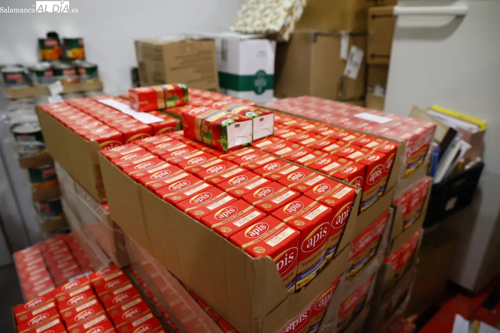 Reparto de menú navideño en el Comedor de los Pobres. Fotos David Sañudo