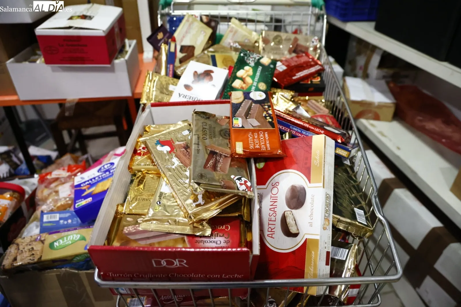 Reparto de menús navideños para personas vulnerables. Fotos David Sañudo