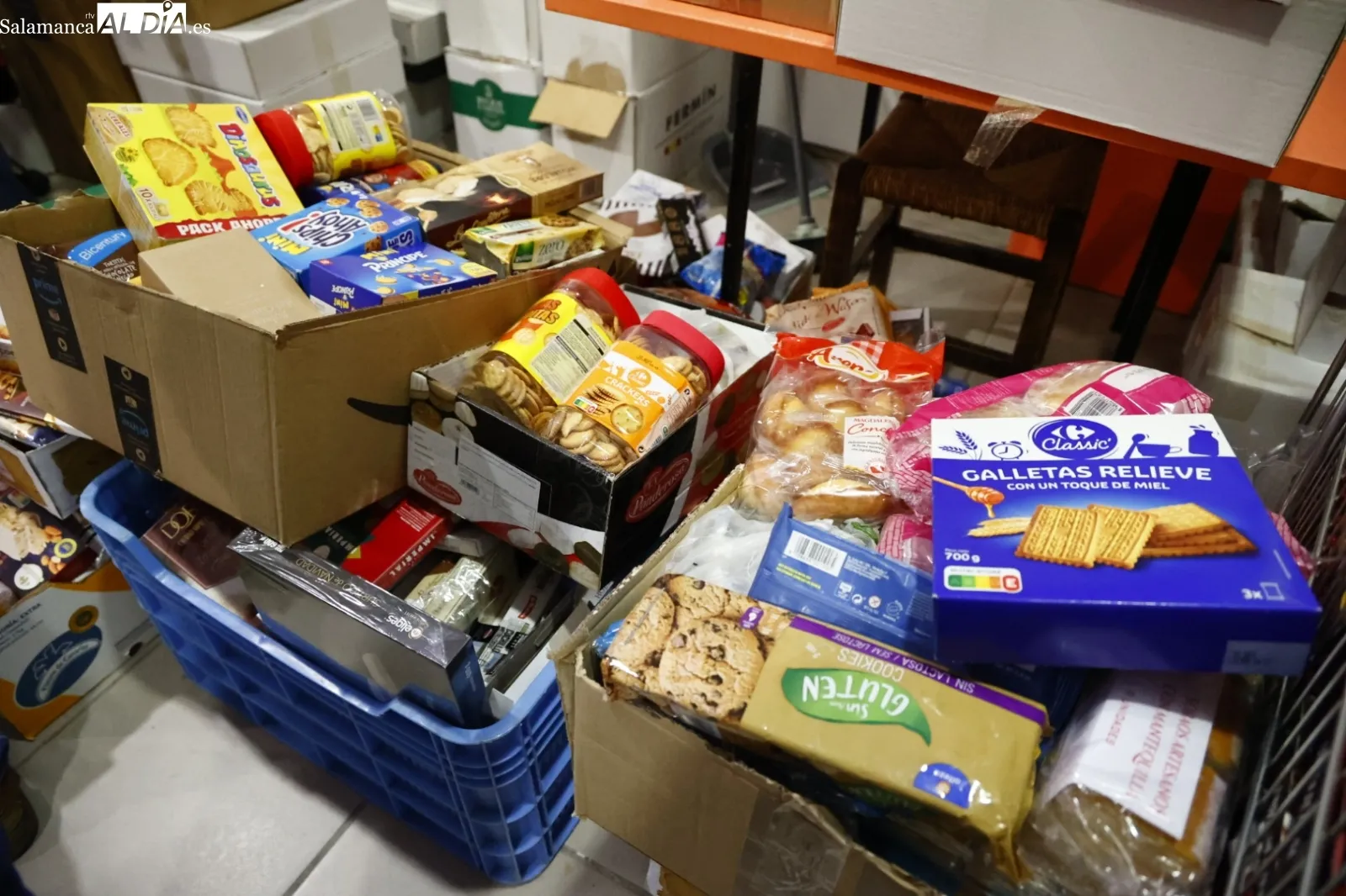 Reparto de menús navideños para personas vulnerables. Fotos David Sañudo