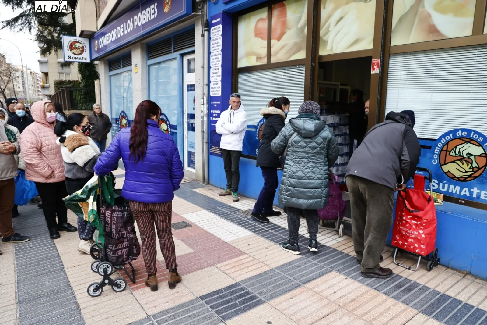 Reparto de menús navideños para personas vulnerables. Fotos David Sañudo