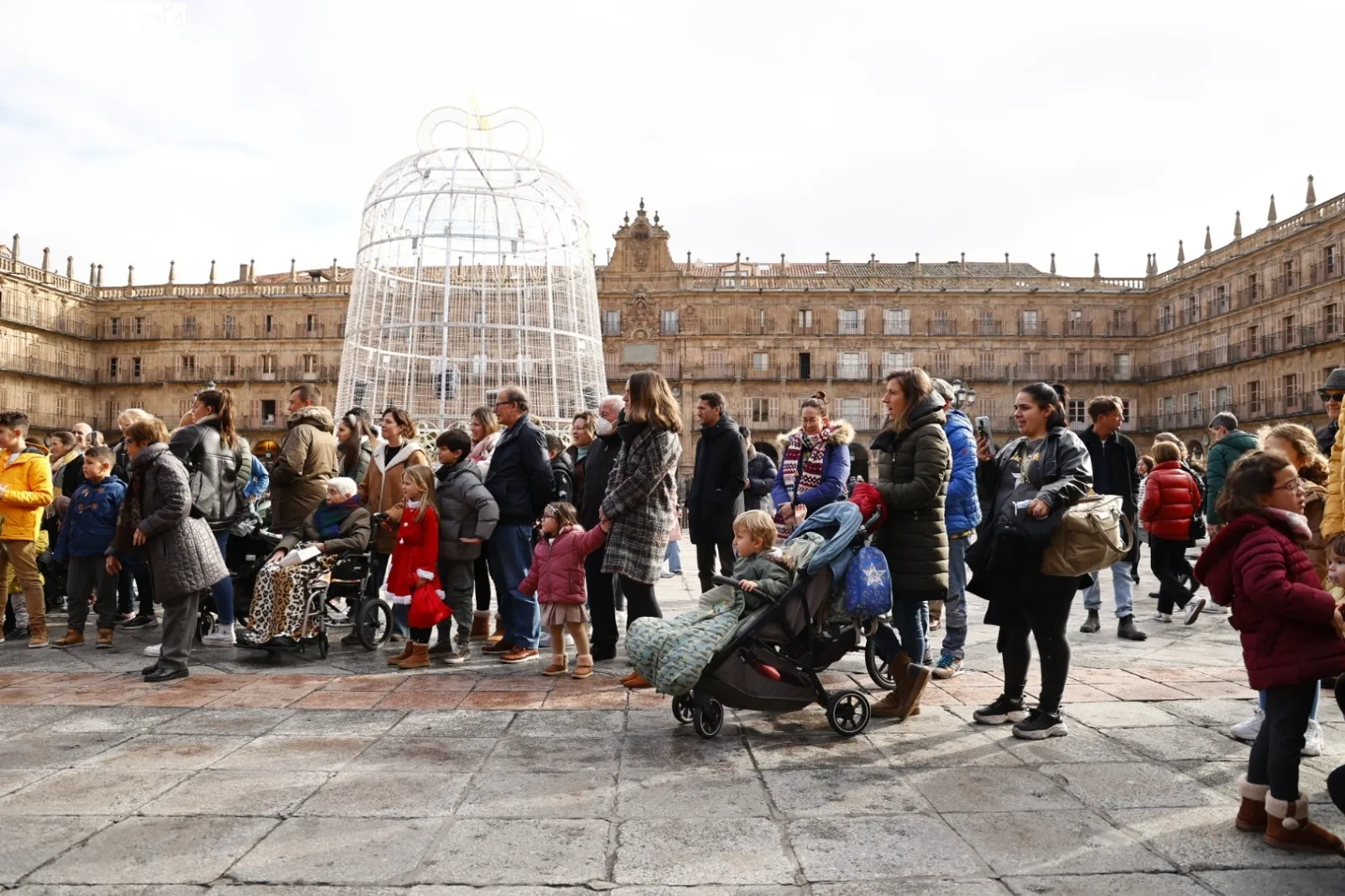 Pasacalles Navideño con Kamaru en la plaza del Teatro Liceo. Fotos David Sañudo