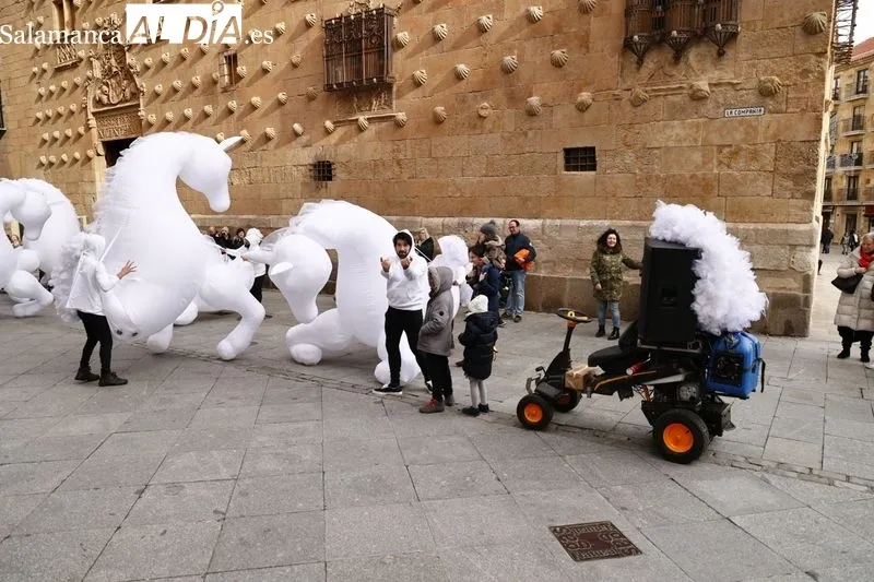 Pasacalles ARTScreative en el centro de Salamanca. Fotos David Sañudo