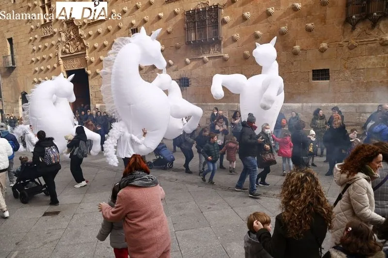 Pasacalles ARTScreative en el centro de Salamanca. Fotos David Sañudo