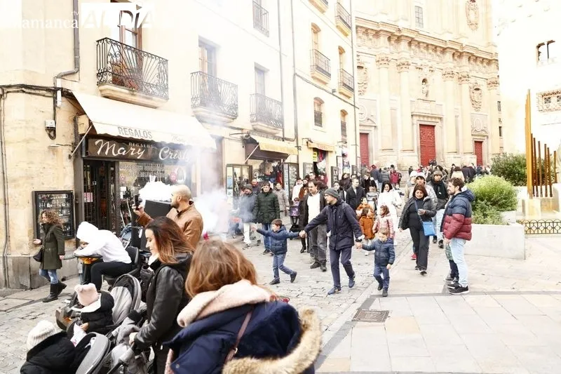 Pasacalles ARTScreative en el centro de Salamanca. Fotos David Sañudo