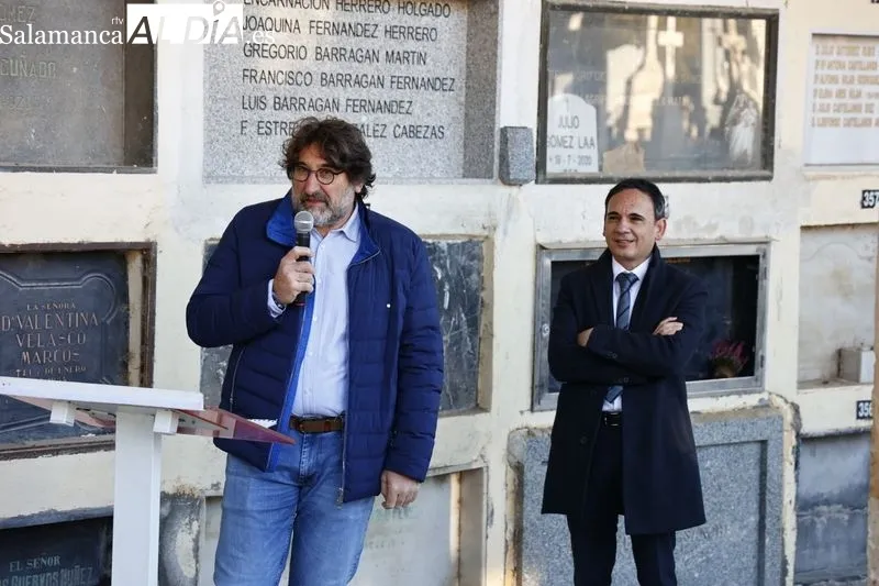  Homenaje a Unamuno de la Asociación Salamanca Memoria y Justicia en el cementerio de San Carlos Borromeo. Fotos: David Sañudo