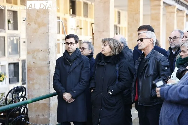  Homenaje a Unamuno de la Asociación Salamanca Memoria y Justicia en el cementerio de San Carlos Borromeo. Fotos: David Sañudo