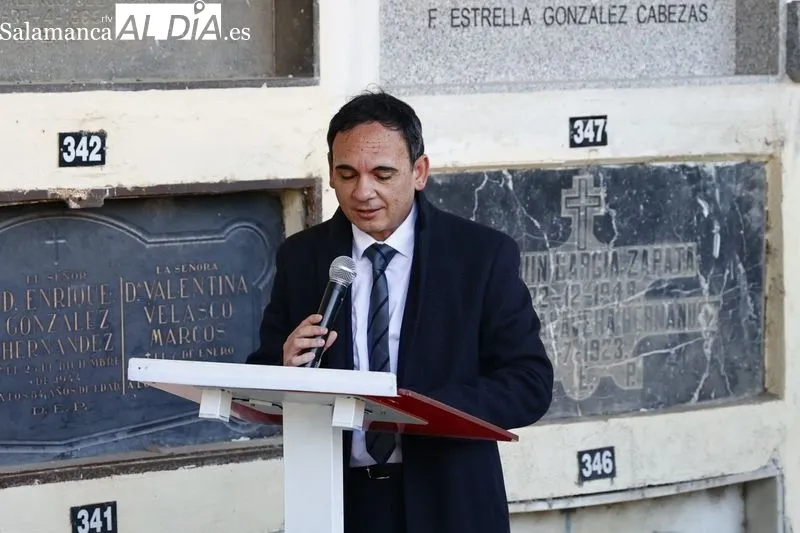  Homenaje a Unamuno de la Asociación Salamanca Memoria y Justicia en el cementerio de San Carlos Borromeo. Fotos: David Sañudo