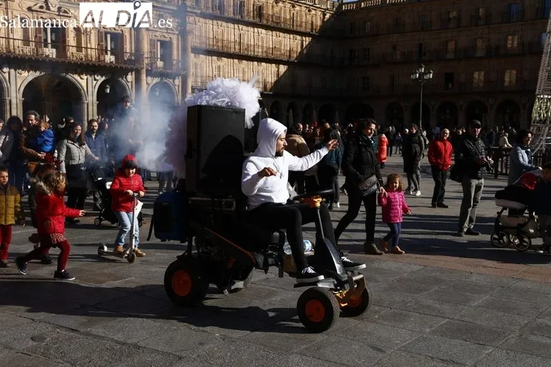 Espectáculo de ARTScreatrive en las calles del centro de Salamanca. Fotos: David Sañudo