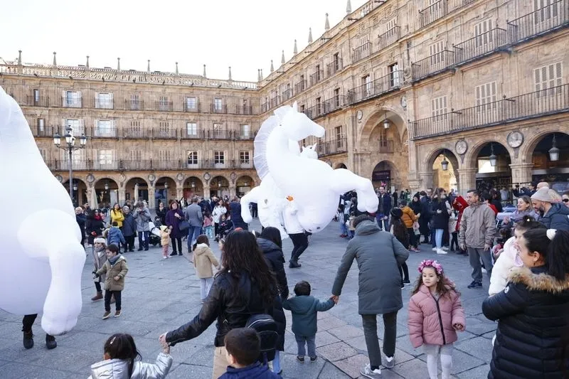 Espectáculo de ARTScreatrive en las calles del centro de Salamanca. Fotos: David Sañudo
