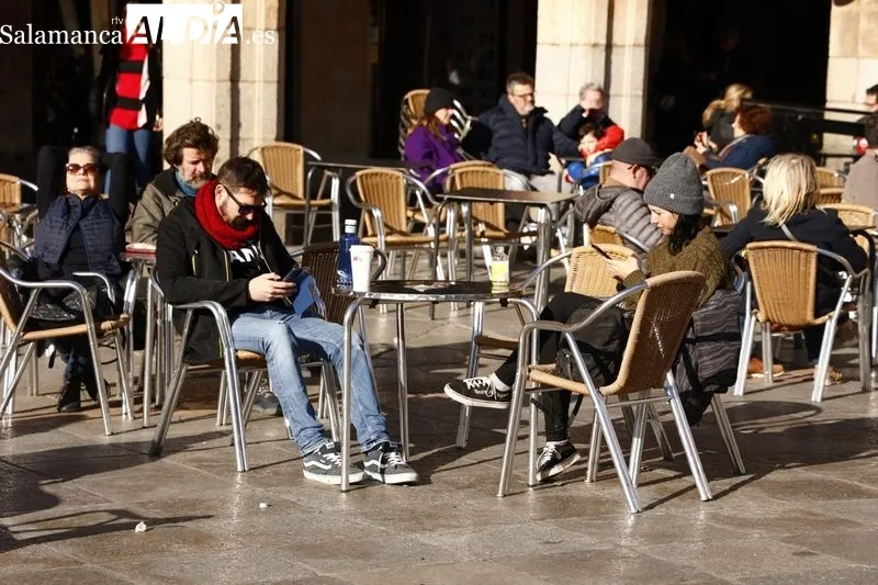 Ambiente en la Plaza Mayo en la mañana de este sábado de Nochevieja. Fotos: David Sañudo