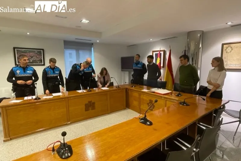 Los cuatro nuevos agentes de la Policía Local han jurado su cargo en el Ayuntamiento
