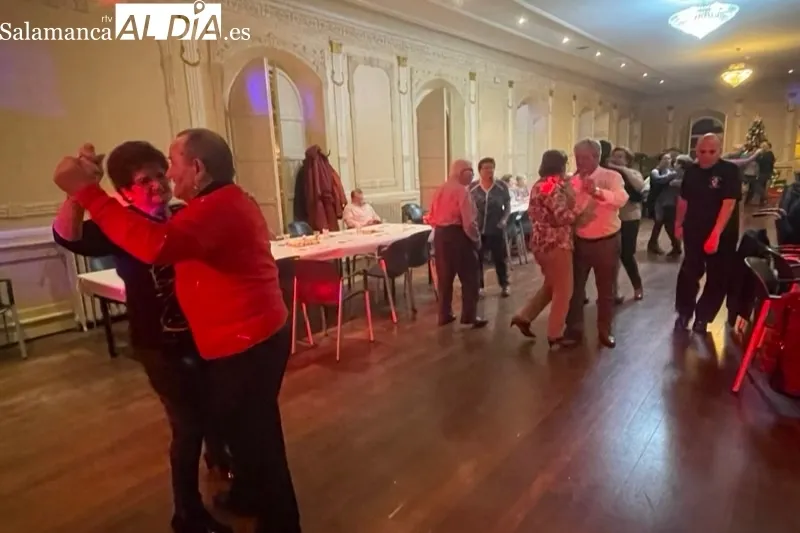 El Centro Social acogía la fiesta navideña con los mayores