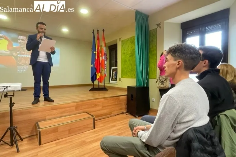 Mario Garcia Romo recibía el homenaje de su pueblo, Villar de Gallimazo