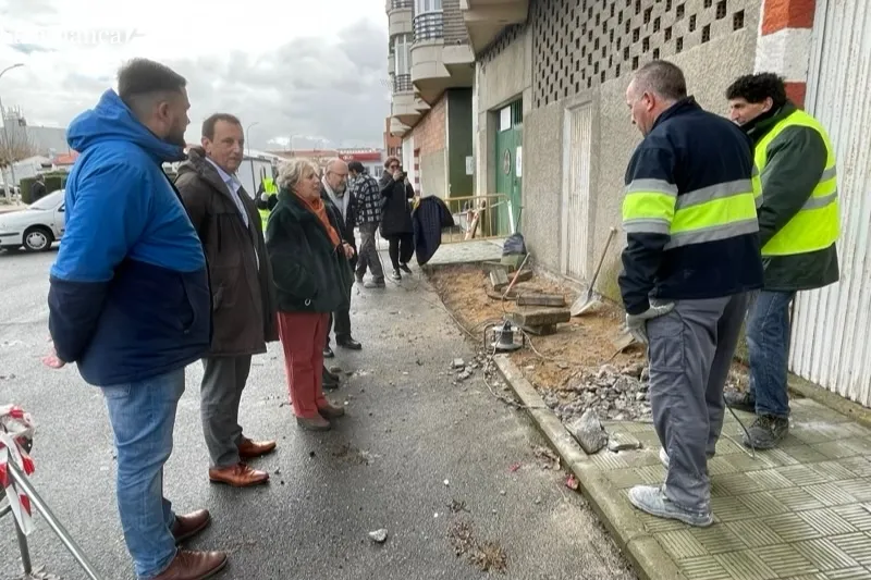 La subdelegada del gobierno visitaba las obras en la calle Miguel de Unamuno