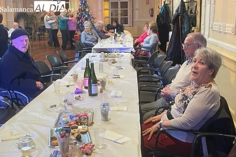 El Centro Social acogía la fiesta navideña con los mayores