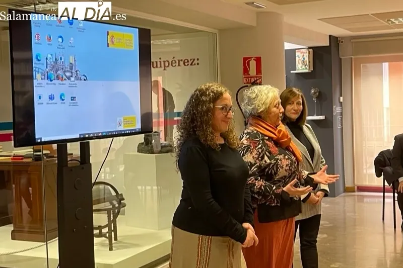 La subdelegada del gobierno, Encarnación Pérez, presenta en Peñaranda ‘La Administración Cerca de Ti’