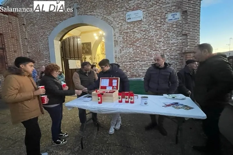 La II Chocolatada solidaria de la Cofradía del Humilladero contaba con cientos de asistentes