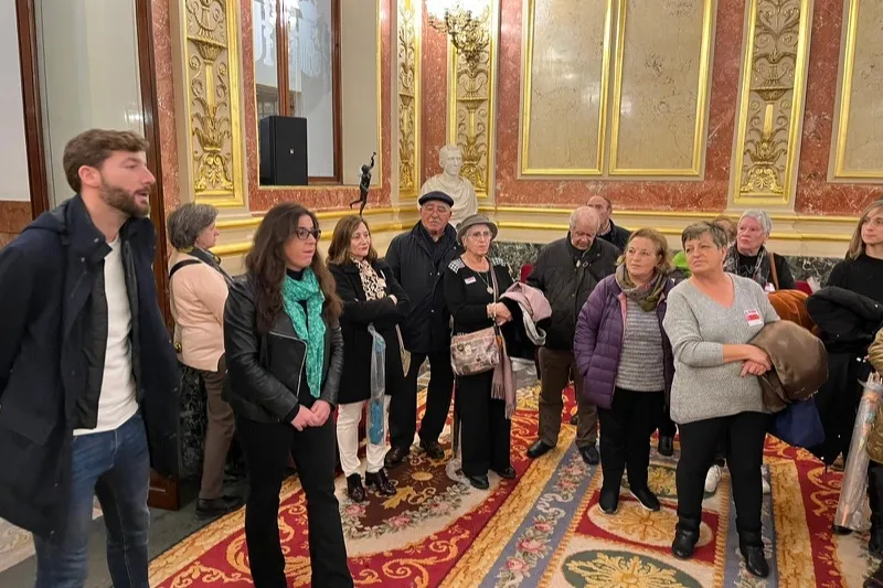 La Asociación de Mayores San Miguel visitaba este viernes el Congreso y el Senado