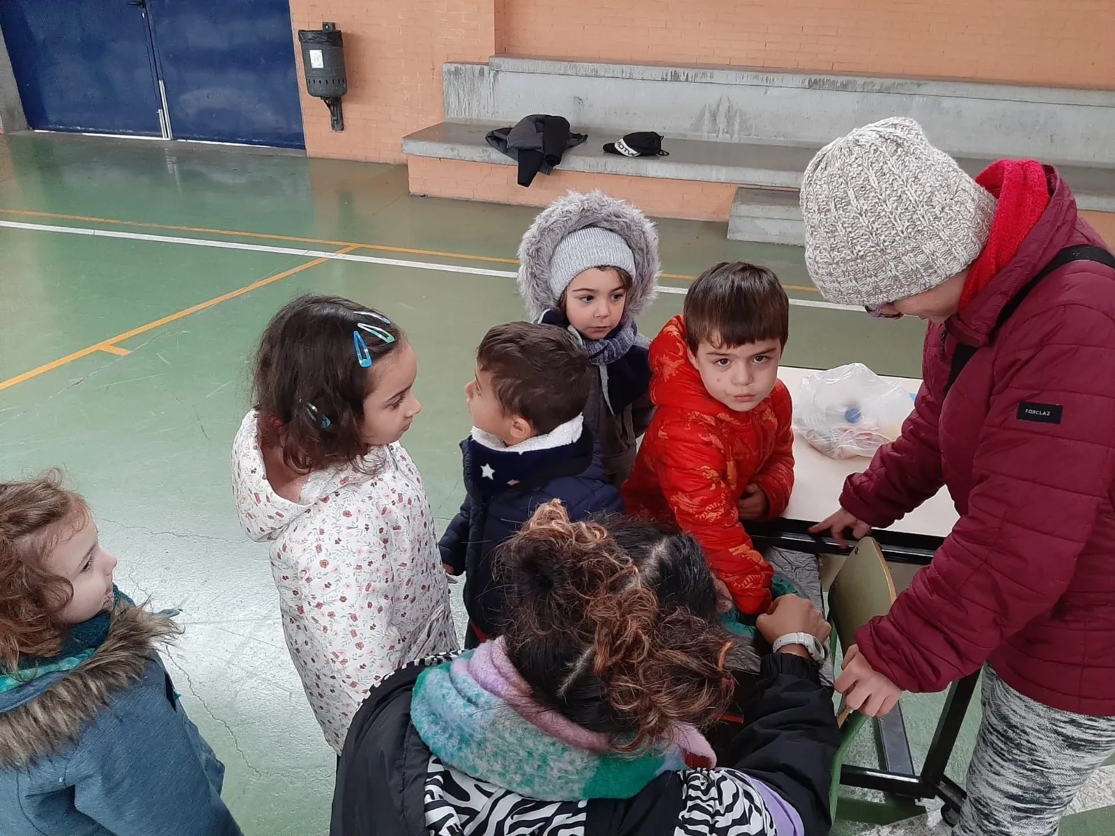 Acopedis y Acomunidad organizaban juegos por la discapacidad en el colegio Severiano Montero