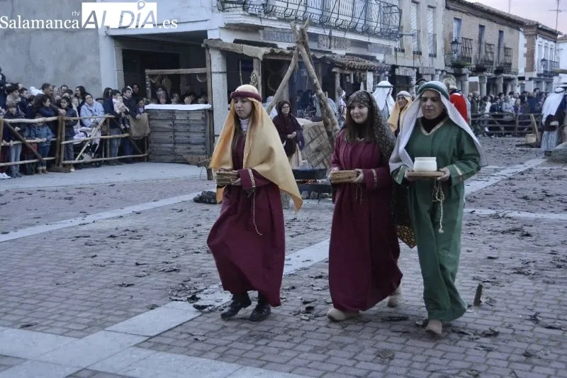 Foto 6 - Vuelve multitudinario el gran Bel&eacute;n Viviente en Santiago de la Puebla