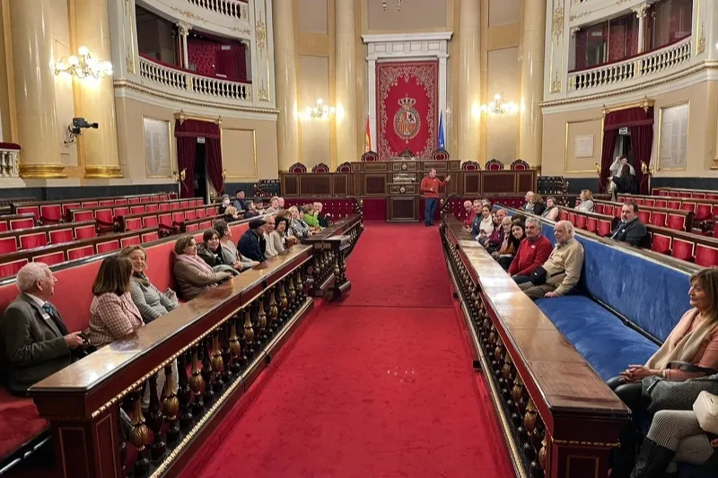 La Asociación de Mayores San Miguel visitaba este viernes el Congreso y el Senado