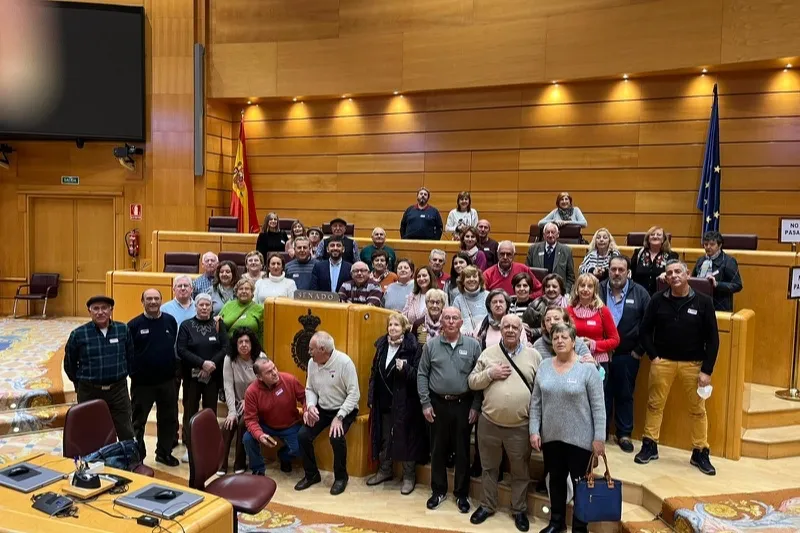 La Asociación de Mayores San Miguel visitaba este viernes el Congreso y el Senado