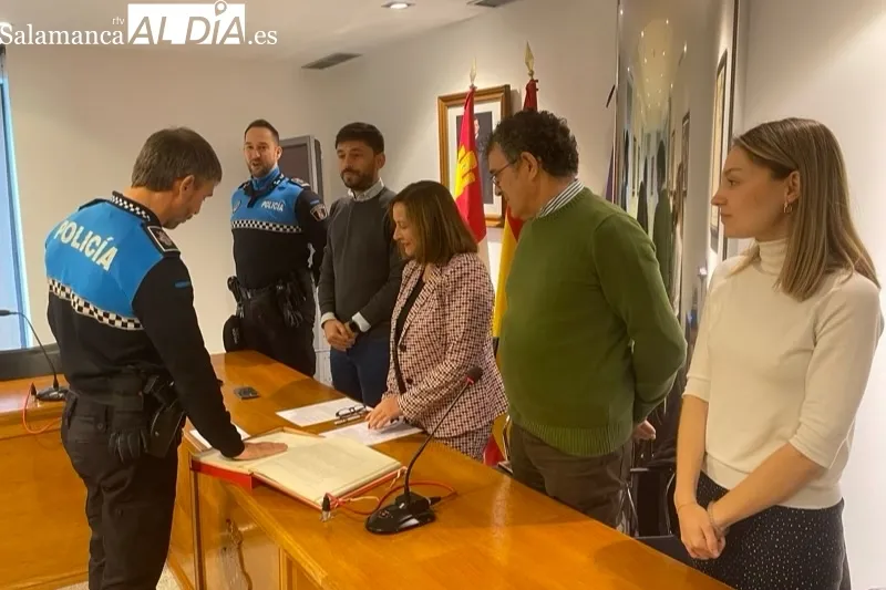 Los cuatro nuevos agentes de la Policía Local han jurado su cargo en el Ayuntamiento
