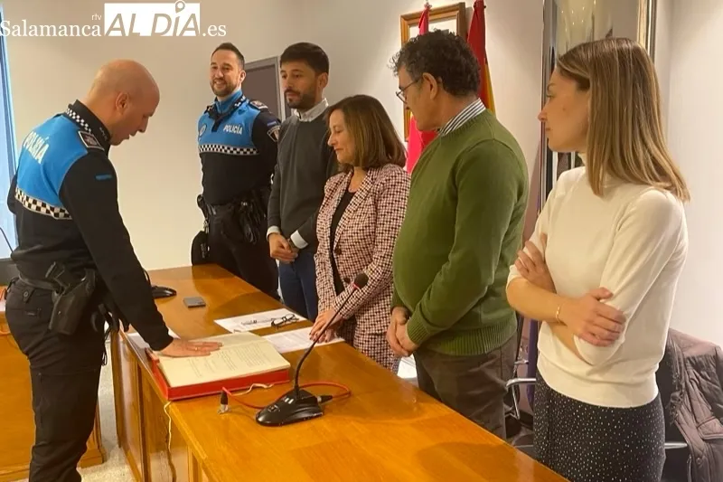 Los cuatro nuevos agentes de la Policía Local han jurado su cargo en el Ayuntamiento
