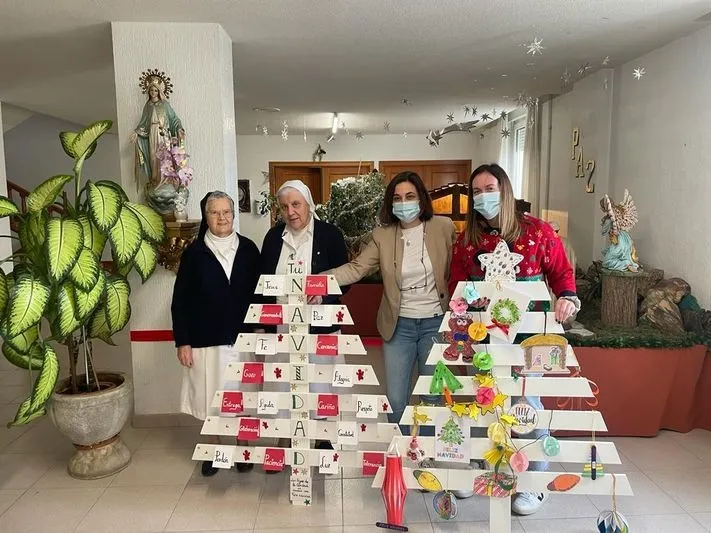Foto 6 - &lsquo;Alba Intergeneracional&rsquo; une a j&oacute;venes y mayores por Navidad