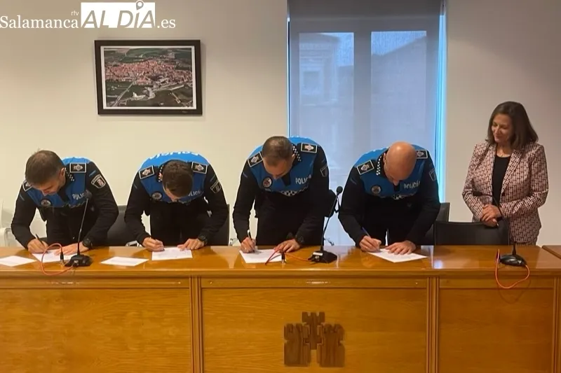 Los cuatro nuevos agentes de la Policía Local han jurado su cargo en el Ayuntamiento
