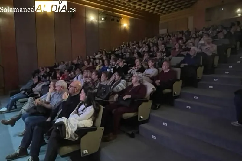 La Comparsa Peñarandina ofrecía su concierto de de Navidad en el Teatro del CDS 