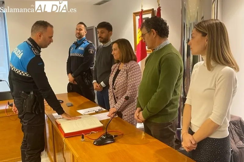 Los cuatro nuevos agentes de la Policía Local han jurado su cargo en el Ayuntamiento