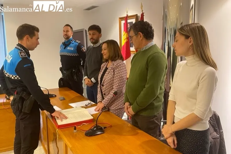 Los cuatro nuevos agentes de la Policía Local han jurado su cargo en el Ayuntamiento