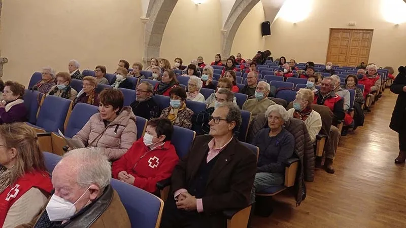 Foto 5 - M&uacute;sica coral, villancicos y poes&iacute;a: As&iacute; cierra 2022 Cruz Roja en B&eacute;jar 