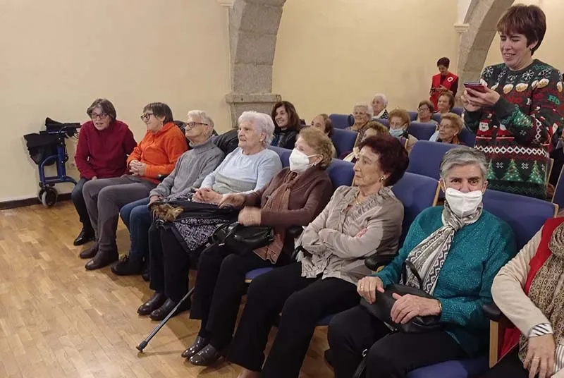 Foto 4 - M&uacute;sica coral, villancicos y poes&iacute;a: As&iacute; cierra 2022 Cruz Roja en B&eacute;jar 