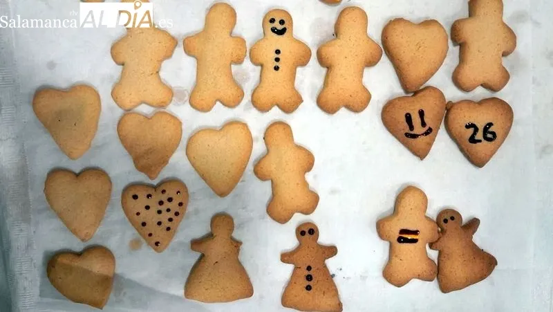Los niños elaboraron galletas, con ayuda de varios adultos
