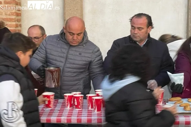La II Chocolatada solidaria de la Cofradía del Humilladero contaba con cientos de asistentes