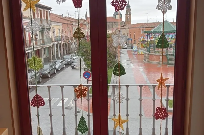 El Programa Vive ha creado la decoración de Navidad para la Sala de adultos de la Biblioteca 