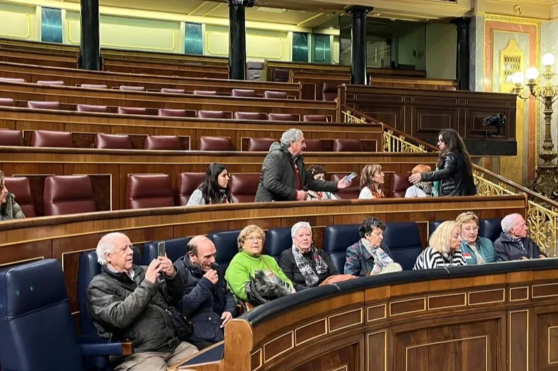 La Asociación de Mayores San Miguel visitaba este viernes el Congreso y el Senado