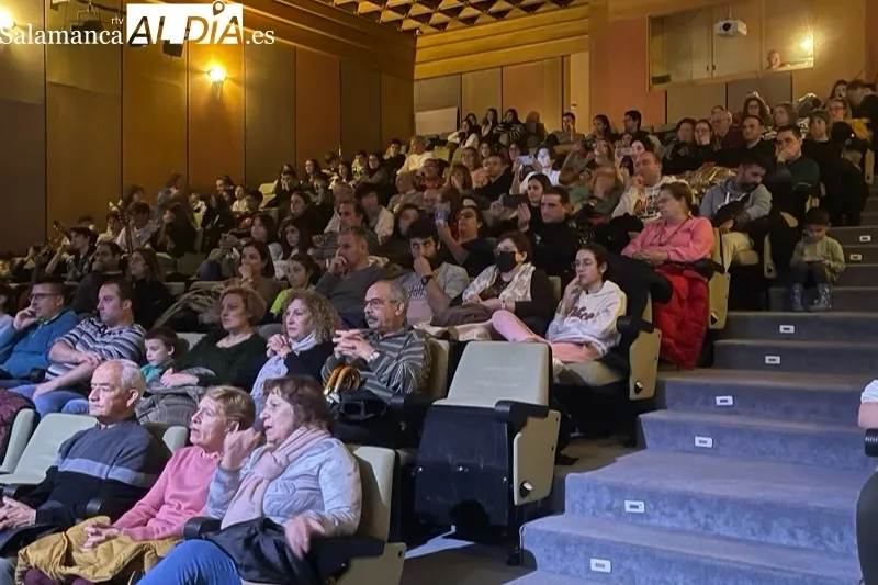 Los alumnos de la Escuela Municipal de Musica han celebrado su concierto de Navidad en el CDS