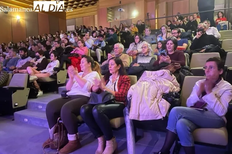 Los alumnos de la Escuela Municipal de Musica han celebrado su concierto de Navidad en el CDS