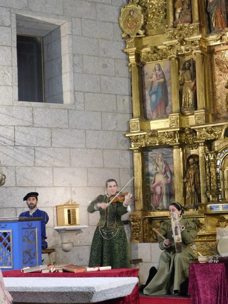 La iglesia de Cespedosa de Tormes ha acogido el montaje  
