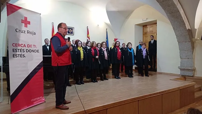 Foto 2 - M&uacute;sica coral, villancicos y poes&iacute;a: As&iacute; cierra 2022 Cruz Roja en B&eacute;jar 