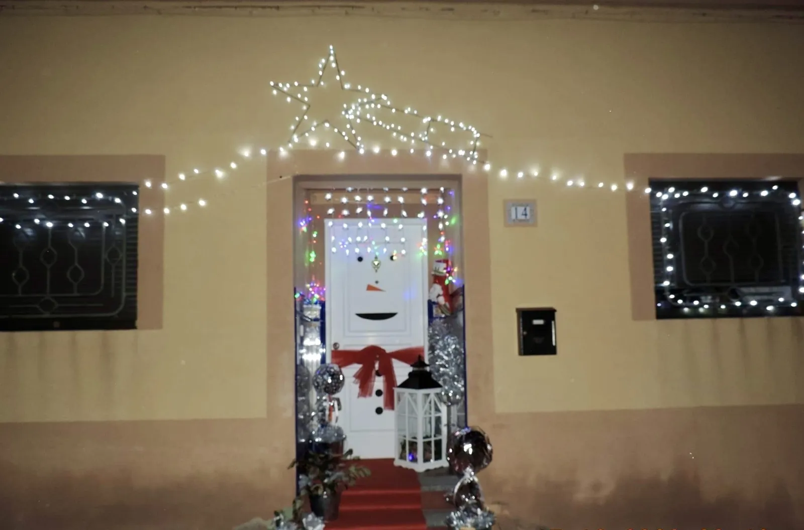 Foto 4 - Aldearrubia ilumina la Navidad sorprendiendo un a&ntilde;o mas con su concurso vecinal de fachadas decoradas