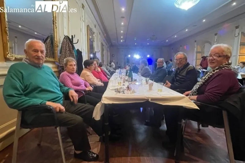 El Centro Social acogía la fiesta navideña con los mayores